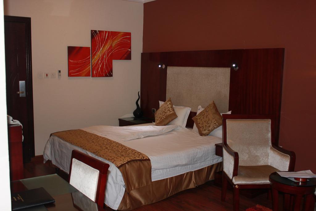 Nuzol Tala Hotel Khafji Buitenkant foto