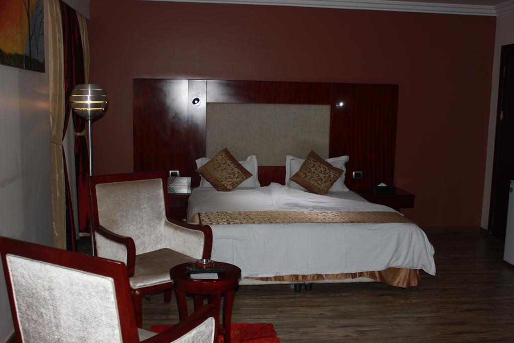 Nuzol Tala Hotel Khafji Buitenkant foto