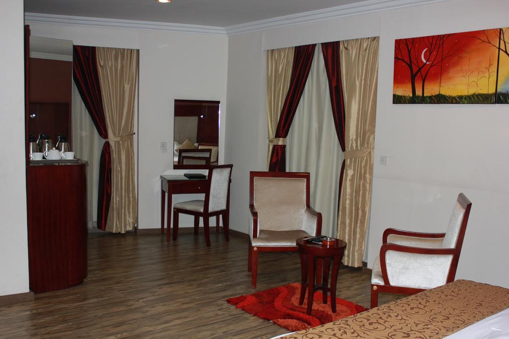 Nuzol Tala Hotel Khafji Buitenkant foto