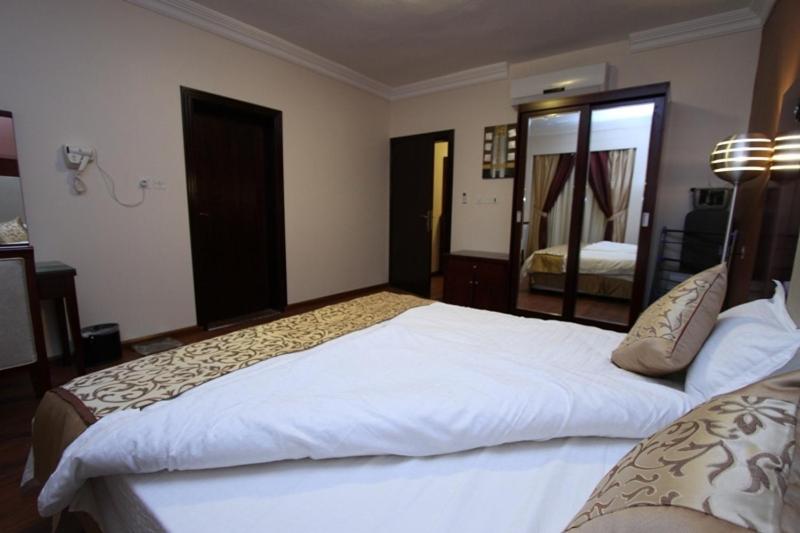 Nuzol Tala Hotel Khafji Buitenkant foto